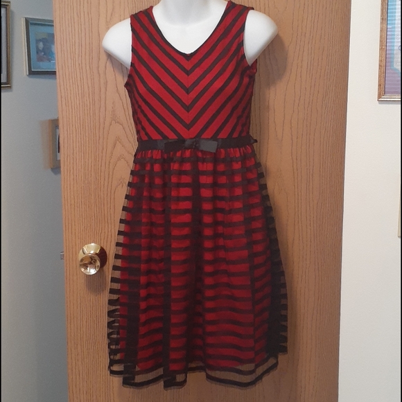 Girls' Dress - Picture 1 of 7